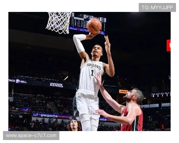 文班亚马篮板盖帽双前十，马刺新核攻防一体