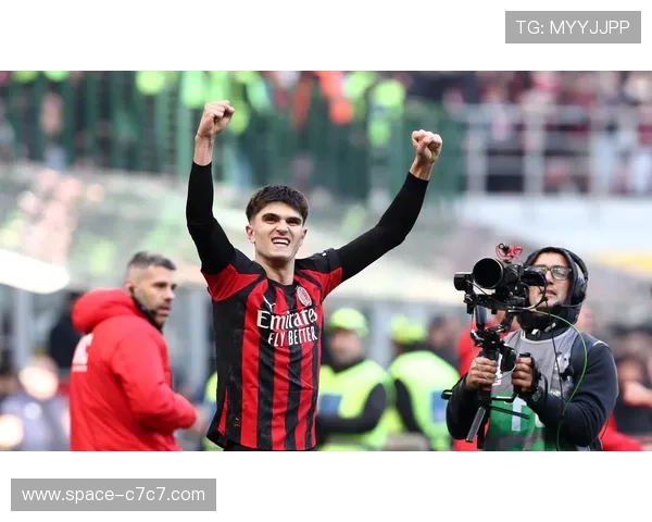 小将巴尔泰萨吉赛后获赠全队签名球衣，更衣室泼水庆祝